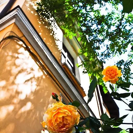 L'opera בית הארחה