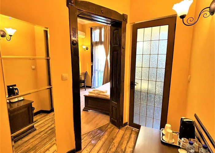 Pensión L'opera House 3*