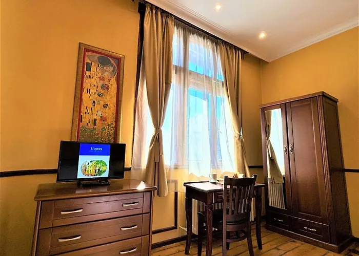 L'opera Vendégház 3*